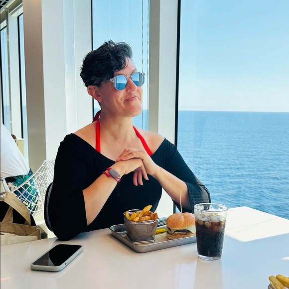 Meet your Posher, Sarah - Picture 1 of 1